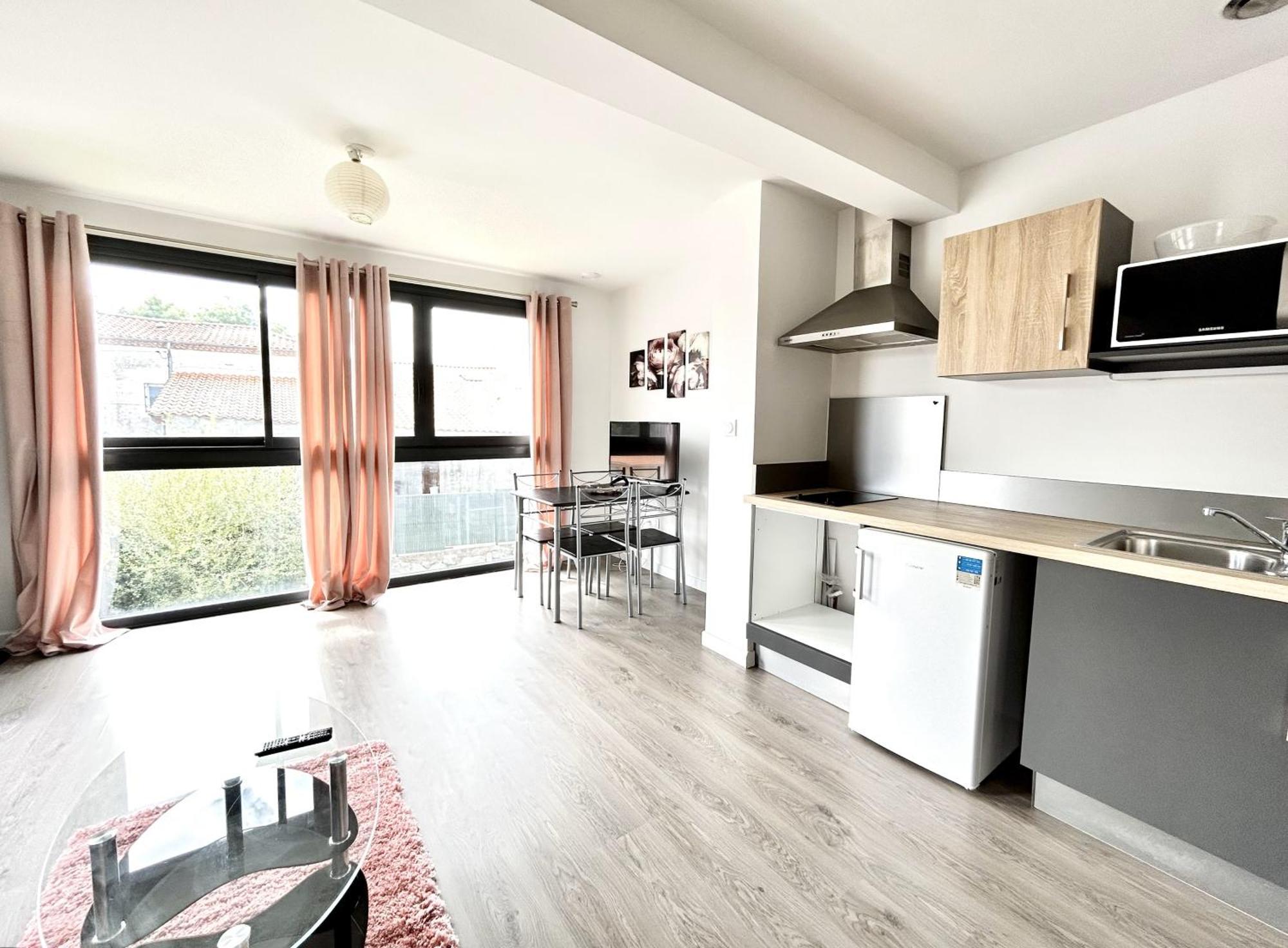 Du Vignoble A L'Atlantique - Residence Montifault Gites Du 2 Au 3 Pieces Le Pallet Eksteriør bilde